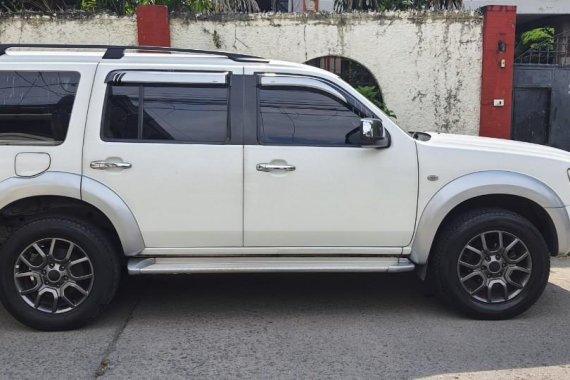 Sell White Ford Everest in Bacoor