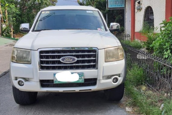 Sell White Ford Everest in Bacoor