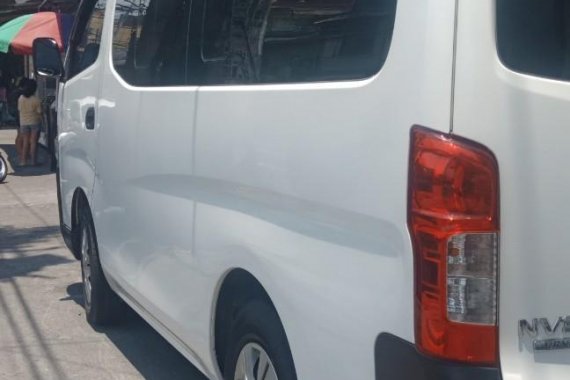 Selling White Nissan Nv350 urvan in Manila