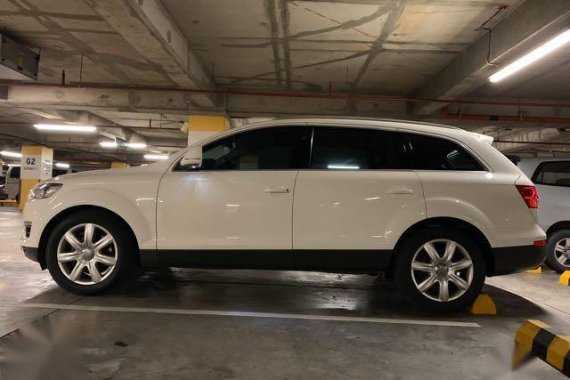 White Audi Q7 for sale in Makati