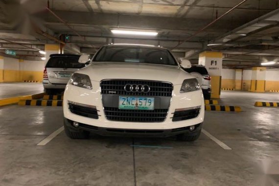 White Audi Q7 for sale in Makati