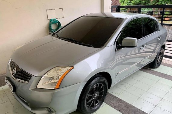 White Nissan Sentra for sale in Manila