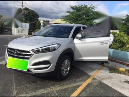 Selling Silver Hyundai Tucson in Parañaque