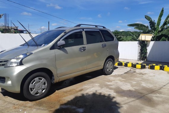 Selling Gold Toyota Avanza 2013 Van in Cavite City