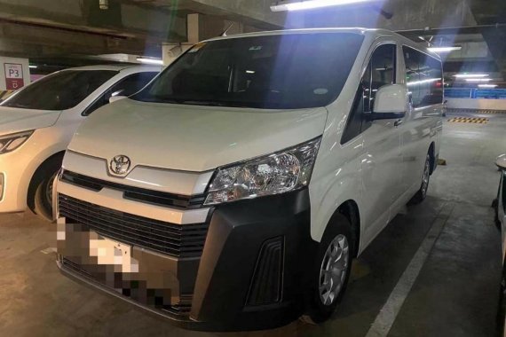 Selling White Toyota Hiace in Manila