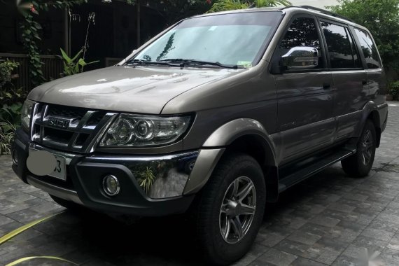Selling Black Isuzu Sportivo in Taguig