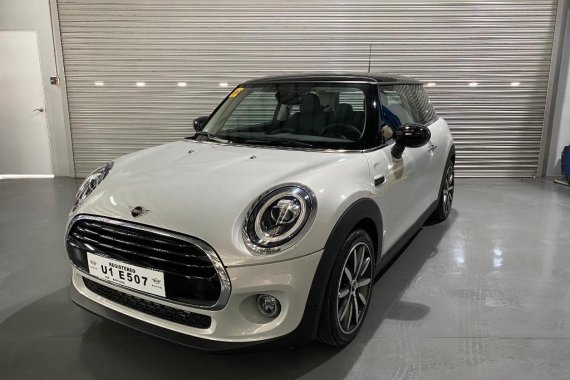 Selling Pearl White Mini Cooper 3-Door 2020 in Pasig