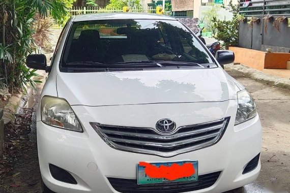 Selling White Toyota Vios in Manila