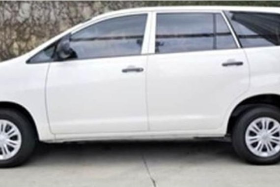White Toyota Innova for sale in Mandaluyong 