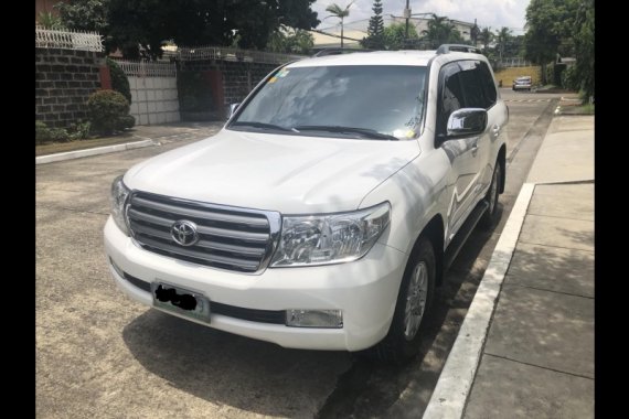 White Toyota Land Cruiser 2011 for sale in Mandaluyong
