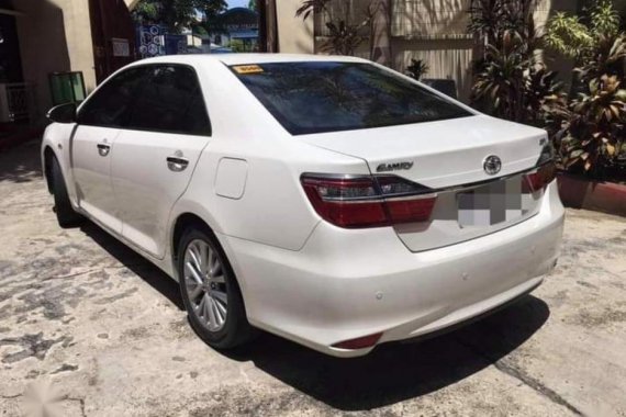 Pearl White Toyota Camry for sale in Parañaque