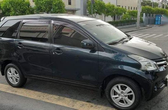 Selling Black Toyota Avanza in Manila