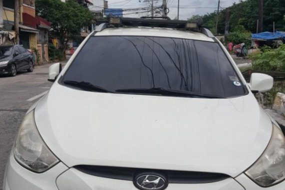 Pearl White Hyundai Tucson 2010 for sale in Manila