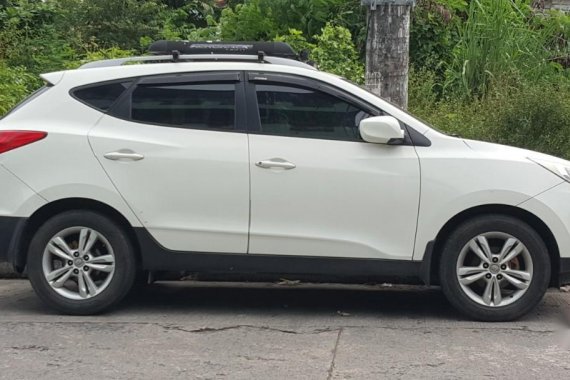 Pearl White Hyundai Tucson 2010 for sale in Manila