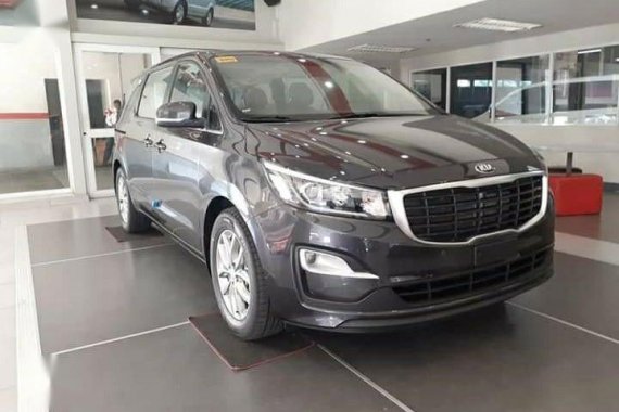 Selling Black Kia Grand Carnival in Carmona