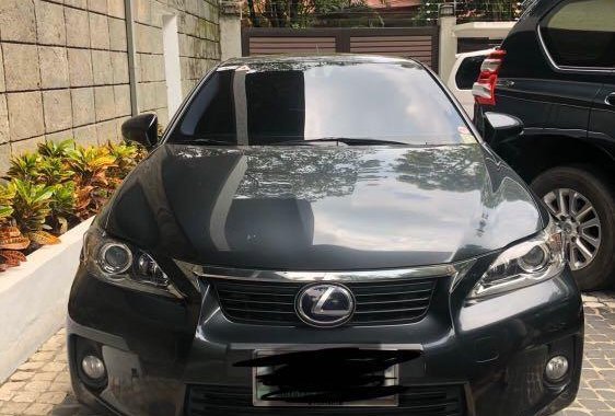 Selling Black Lexus Ct200h in Pasig