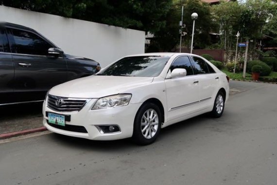 Pearl White Toyota Camry for sale in Quezon City