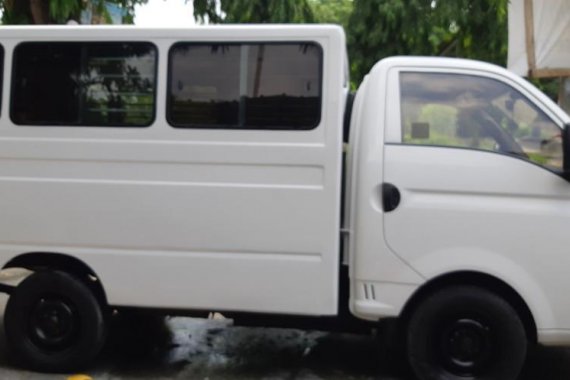 Pearl White Hyundai Accent for sale in Pasig