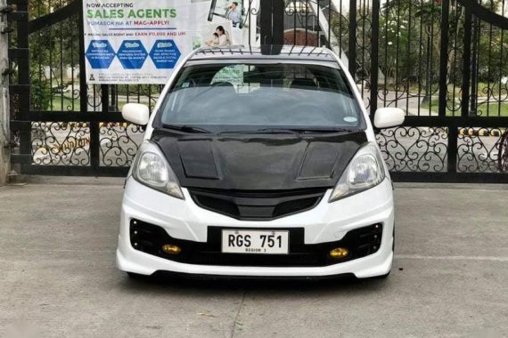Sell White 2009 Honda Jazz Hatchback Automatic at 115000 km in Manila