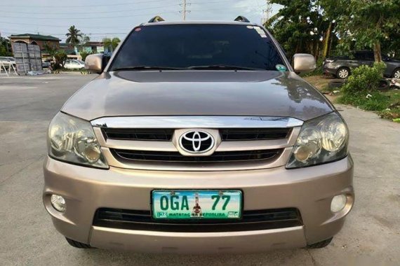 Selling Gold Toyota Fortuner 2006 SUV in Manila
