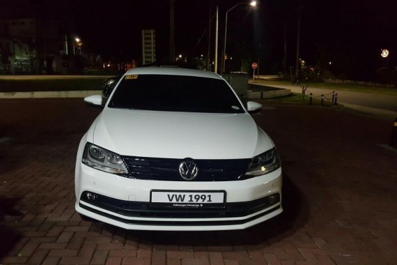 Selling White Volkswagen Jetta 2016 in Angeles