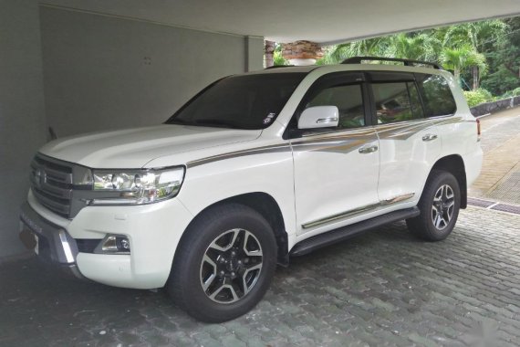 Selling Pearl White Toyota Land Cruiser 2019 in Subic