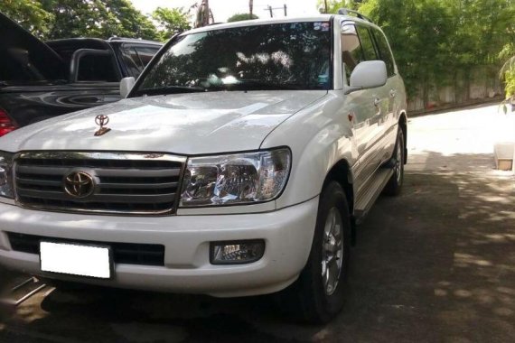 Sell White Toyota Land Cruiser in Quezon City