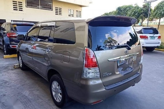 Selling Grey Toyota Innova in Parañaque