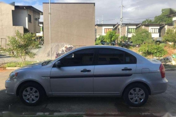 Selling Pearl White Hyundai Accent 2010 in Pasig