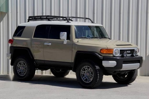 Sell Cream 2015 Toyota FJ Cruiser in Mandaluyong