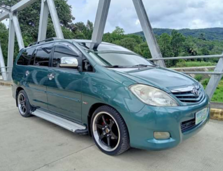 Toyota Innova G 2011 ( jade green metalic) 