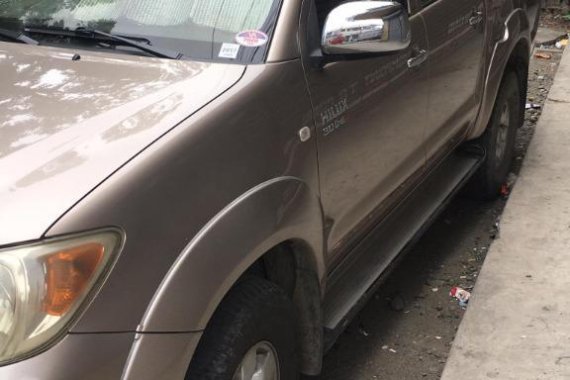 Selling Silver Toyota Hilux 2007 in Davao City