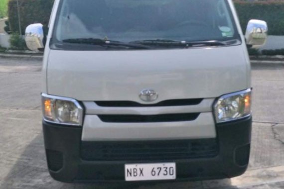 Selling White Toyota Hiace 2017 in Manila