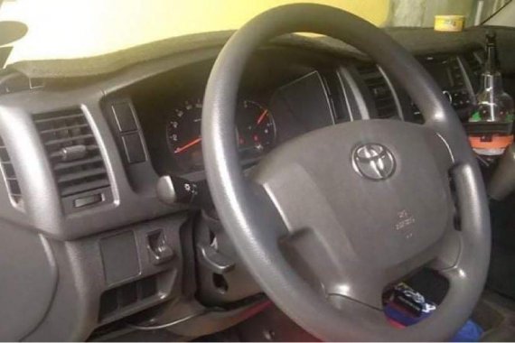 Selling White Toyota Hiace 2017 in Manila