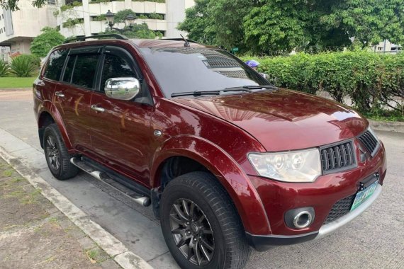 Selling Maroon Mitsubishi Montero 2013 SUV / MPV in Manila