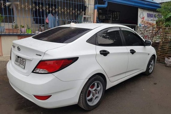 Selling Pearl White Hyundai Accent 2015 in Tarlac