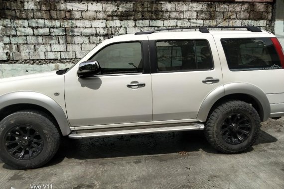 White Ford Everest 2007 for sale in Manila