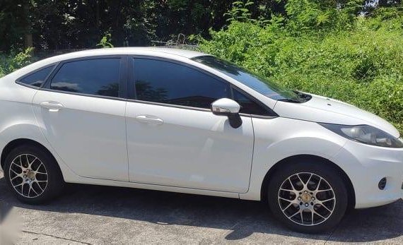 Selling White Ford Fiesta 2011 in Dasmariñas