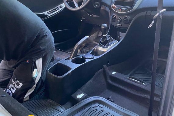  White Hyundai Accent 2015 for sale in Manila