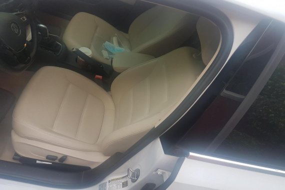 White Volkswagen Jetta 2017 for sale in Parañaque