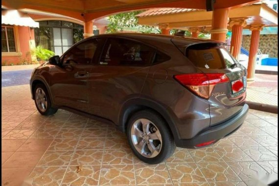 Selling Grey Honda HR-V 2017 in Manila