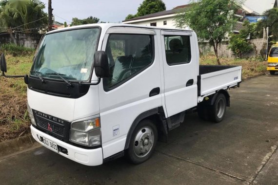 Selling White Mitsubishi Fuso 2006 in Caloocan