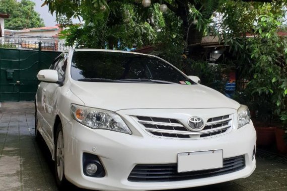 Sell Pearl White 2011 Toyota Corolla Altis in Manila