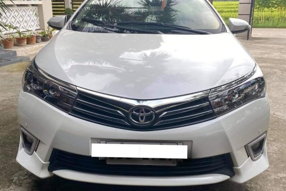 Selling Pearl White Toyota Corolla Altis 2016 in Angat