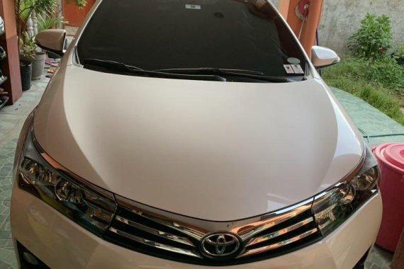 Sell Pearl White 2016 Toyota Corolla Altis in Cebu City