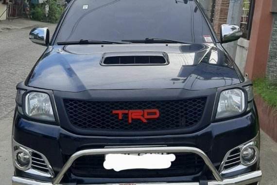 Blue Toyota Hilux 2014 for sale in Davao 