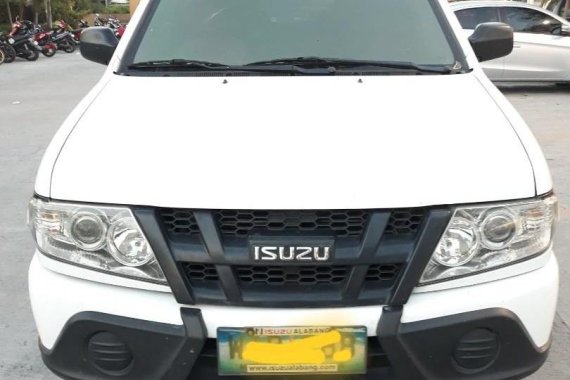 Sell White 2013 Isuzu Crosswind in Concepcion