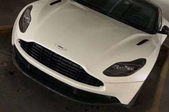 Selling White Aston Martin DB11 2018 in Makati