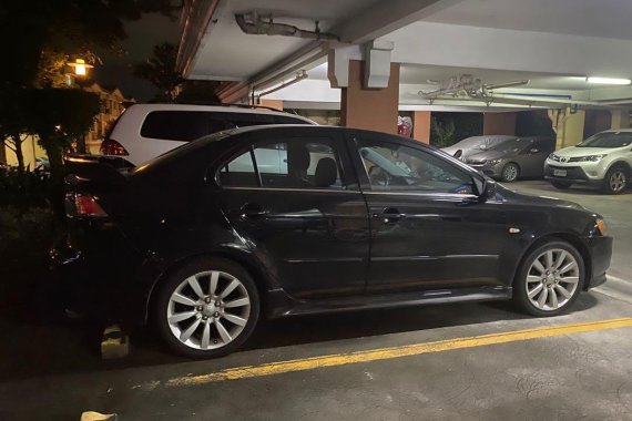 Selling Black Mitsubishi Lancer 2012 in Manila