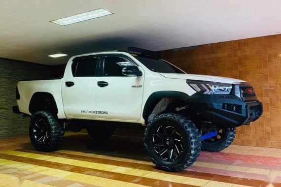 White Toyota Hilux 2009 for sale in Zamboanga